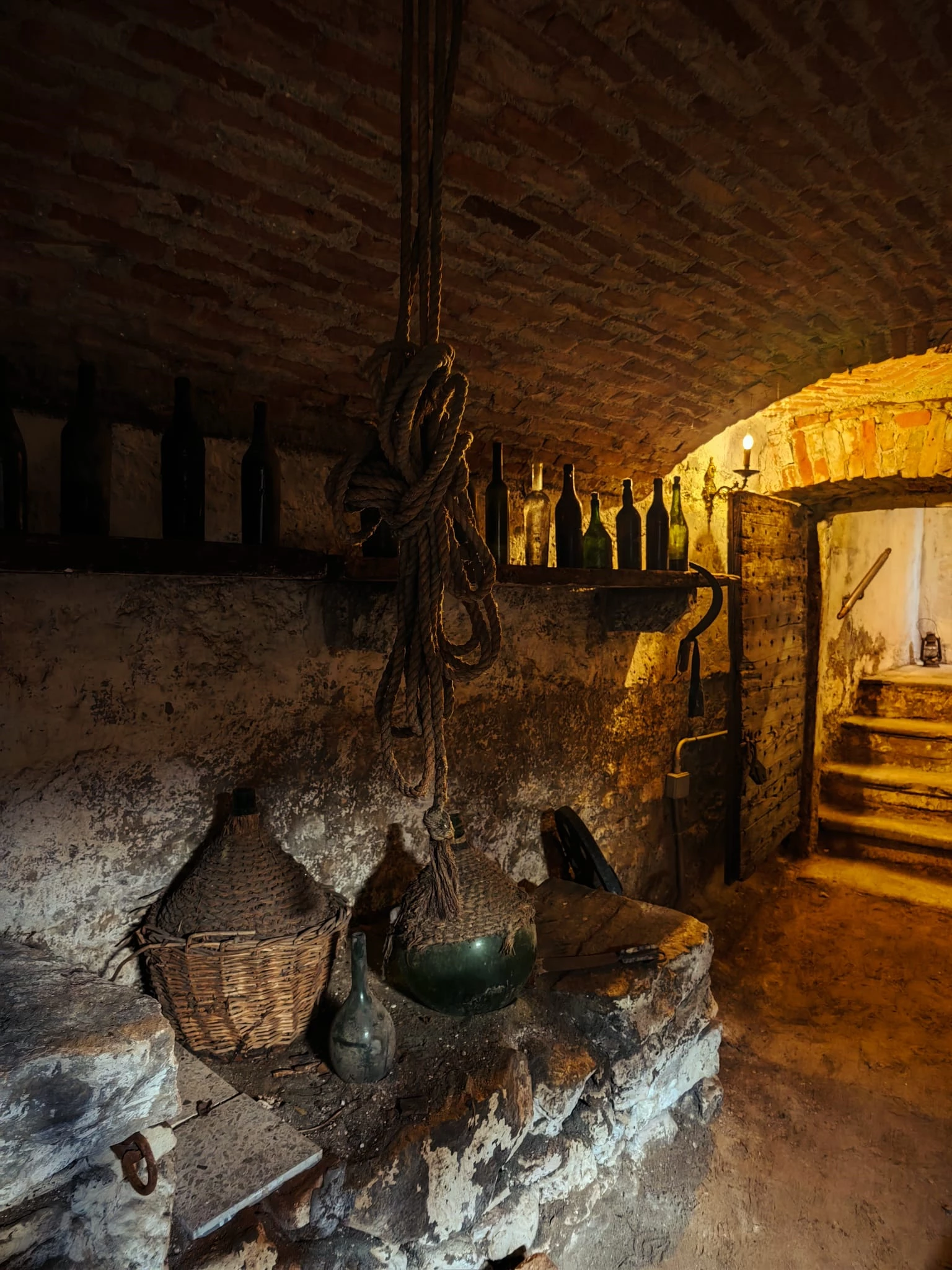 Il Palais Villar Focchiardo - Cantina - Le damigiane